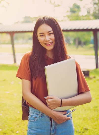 a teenage student of Modulo holding books